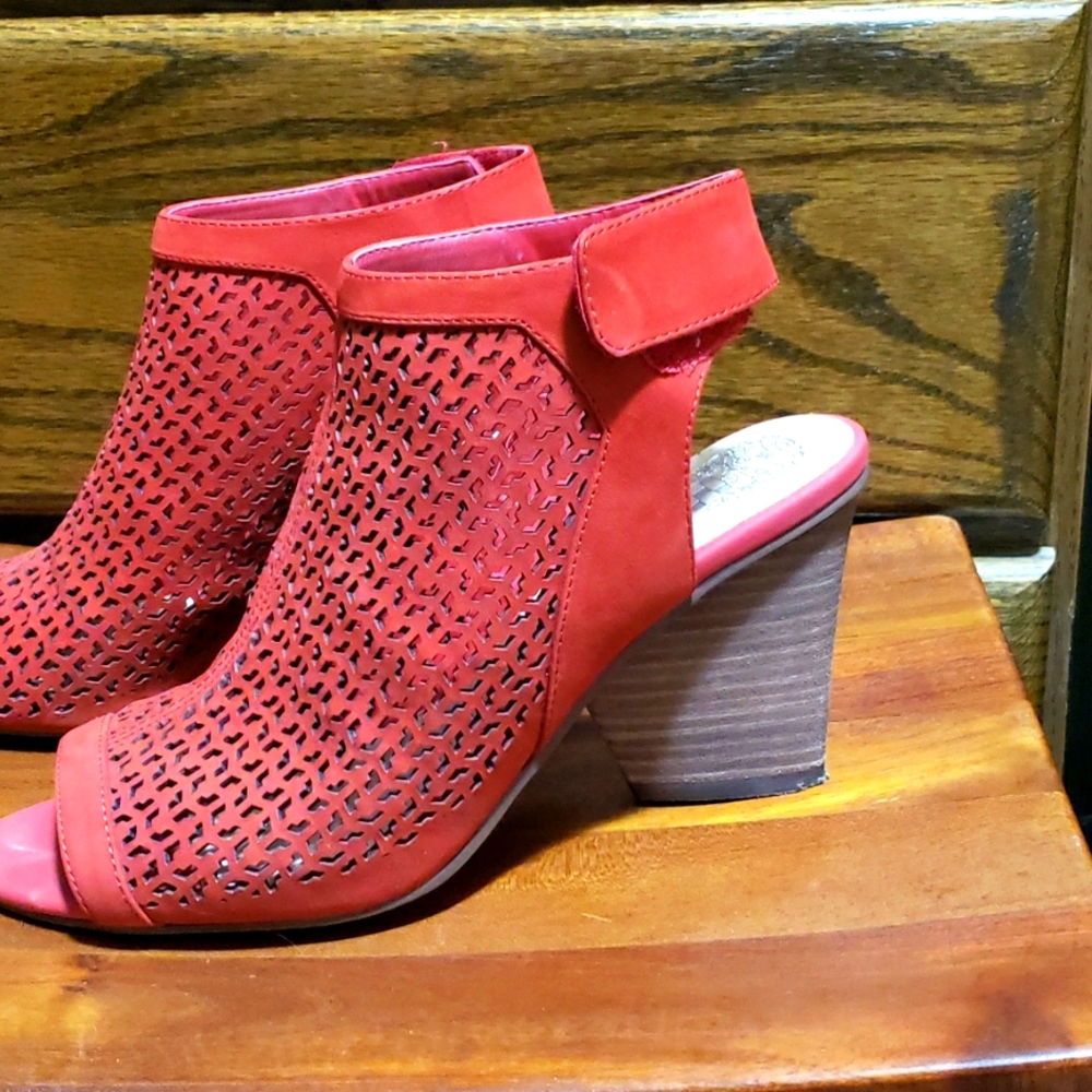 Shooties - Picture 3 of 10